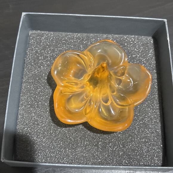 Lalique Crystal Plumeria Flower Ring Holder France Glass Amber 3" Signed NEW - Picture 7 of 9